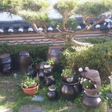 Yeonwoodang Guesthouse Чонджу Екстериор снимка
